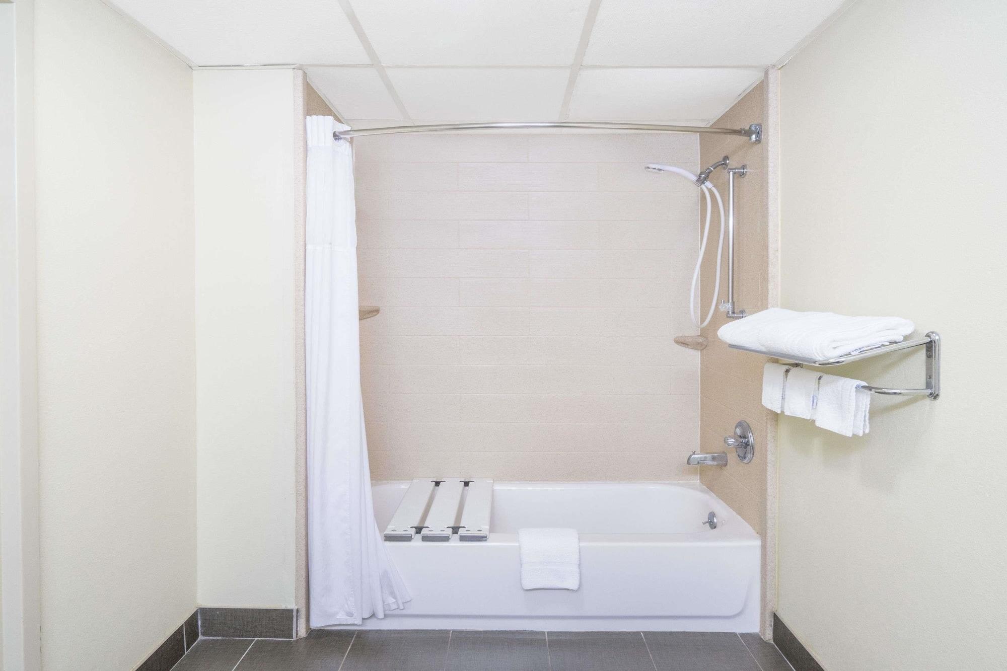 Days Inn By Wyndham Oak Grove/Ft. Campbell Bagian luar foto