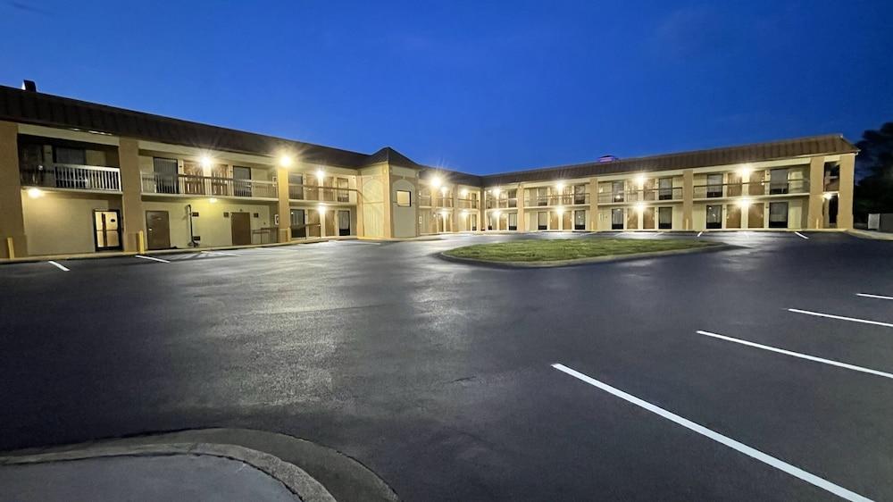 Days Inn By Wyndham Oak Grove/Ft. Campbell Bagian luar foto