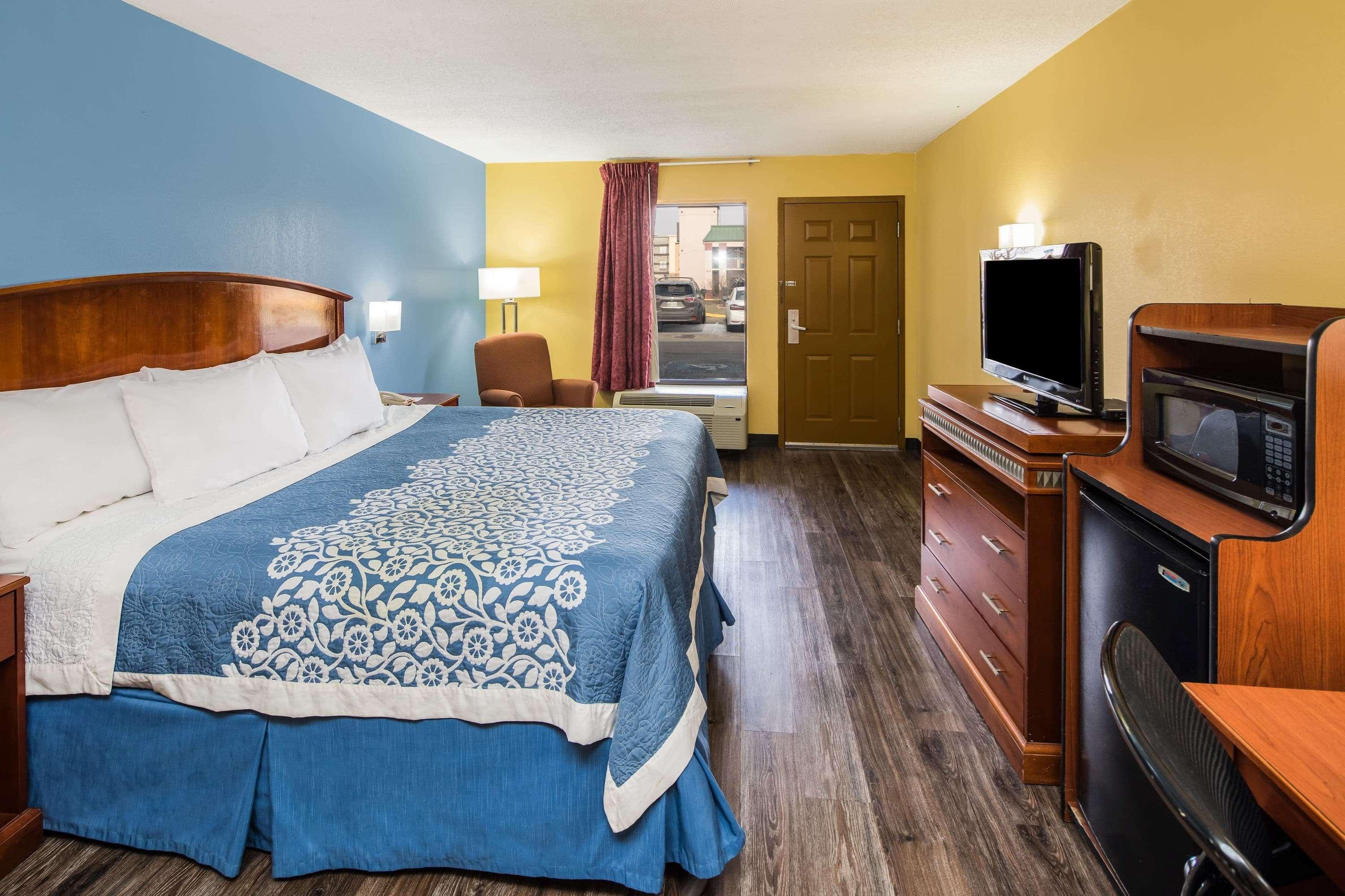 Days Inn By Wyndham Oak Grove/Ft. Campbell Bagian luar foto
