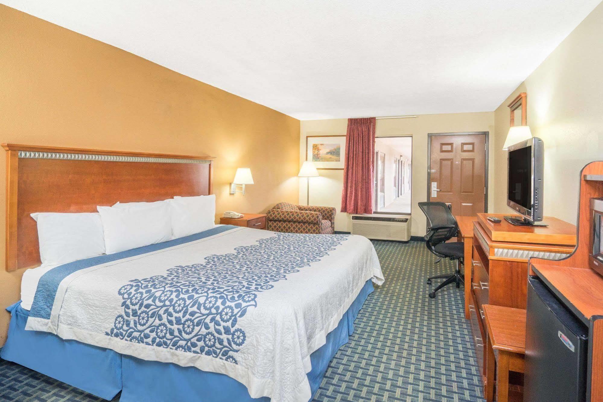 Days Inn By Wyndham Oak Grove/Ft. Campbell Bagian luar foto