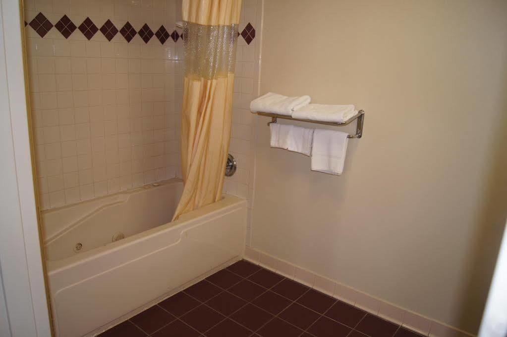 Days Inn By Wyndham Oak Grove/Ft. Campbell Bagian luar foto